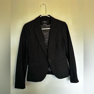 RW&CO Black Tailored Blazer for Professional Wear